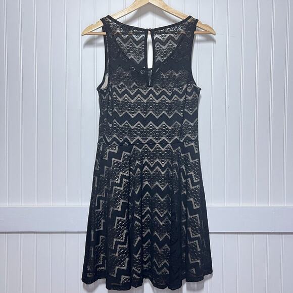 Candie's Black Tan Chevron Lace Sleeveless Dress Mini Striped Keyhole Medium - Picture 3 of 11